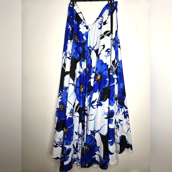 Plus Size Blue Floral Skirt - Picture 2 of 7